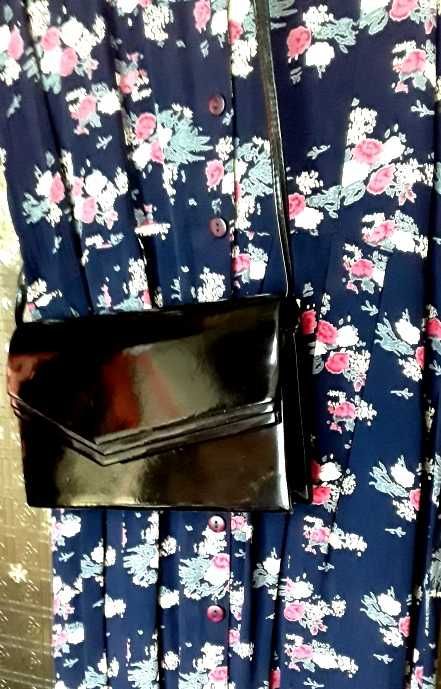 Лаковая элегантная черная сумочка