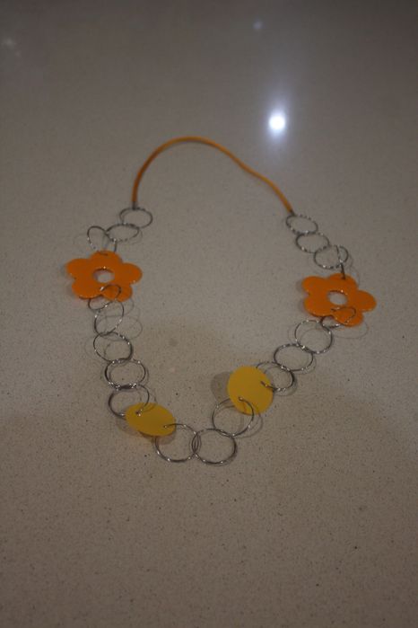 Conjunto flores laranja brincos + colar