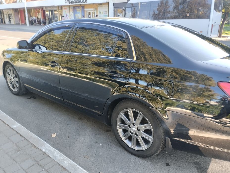 Тойота Авалон семейный автомобиль
