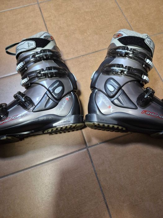 Buty narciarskie damskie 25.5 i kask UVEX z szybą 60-61