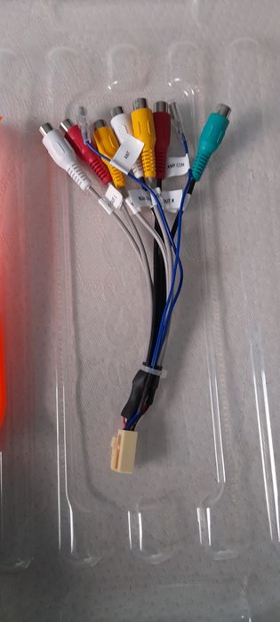 Cabos RCA, Subwoofer, USB, Microfone, Câmeras, GPS, Fichas Adaptadoras