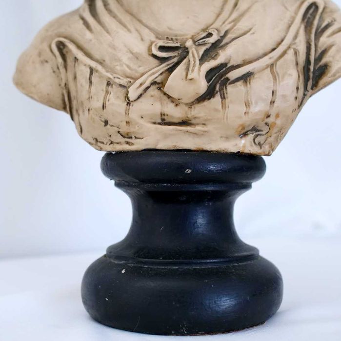 Busto "Jovem Camponesa Francesa" assinado Grinam Niam Paris