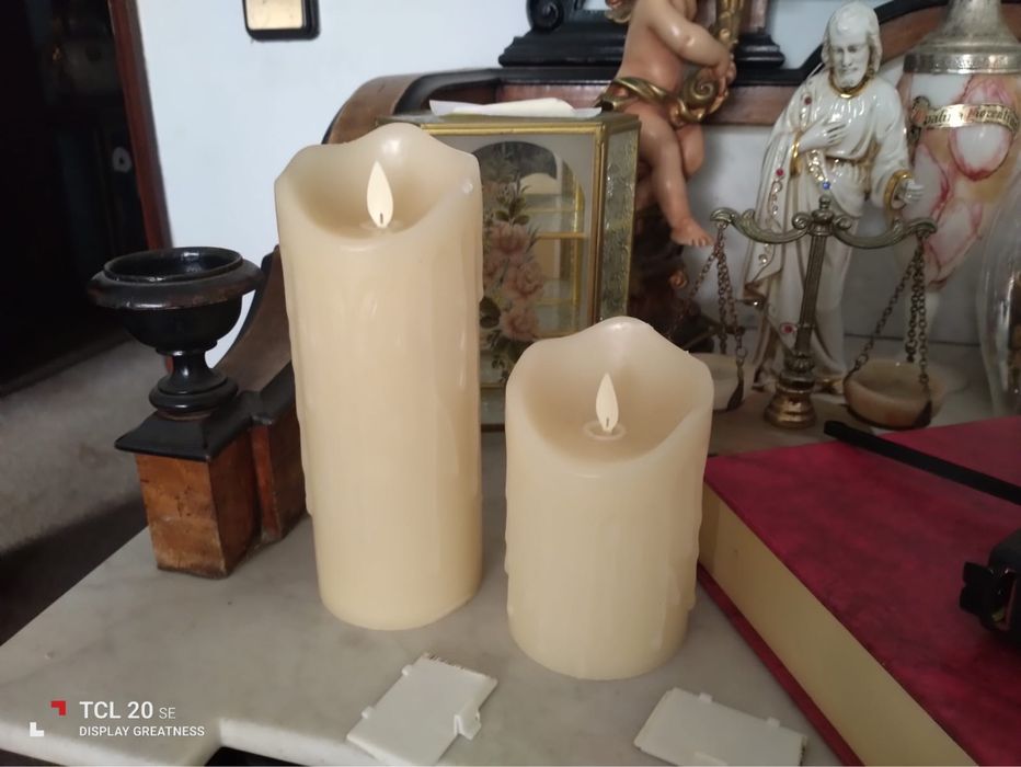 Duas velas decorativas