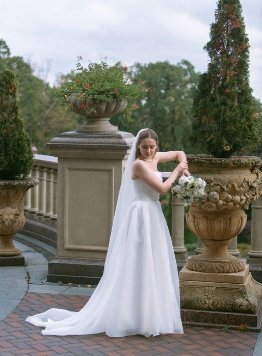 Весільна сукня А силует