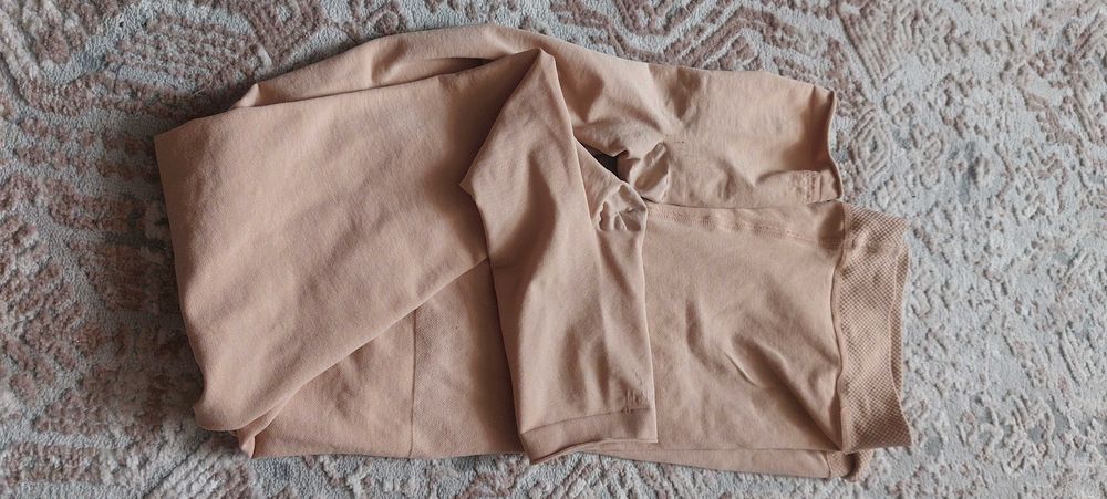 Чорні  та бежеві компресійні колготи фірми Sigvaris  та Memory.