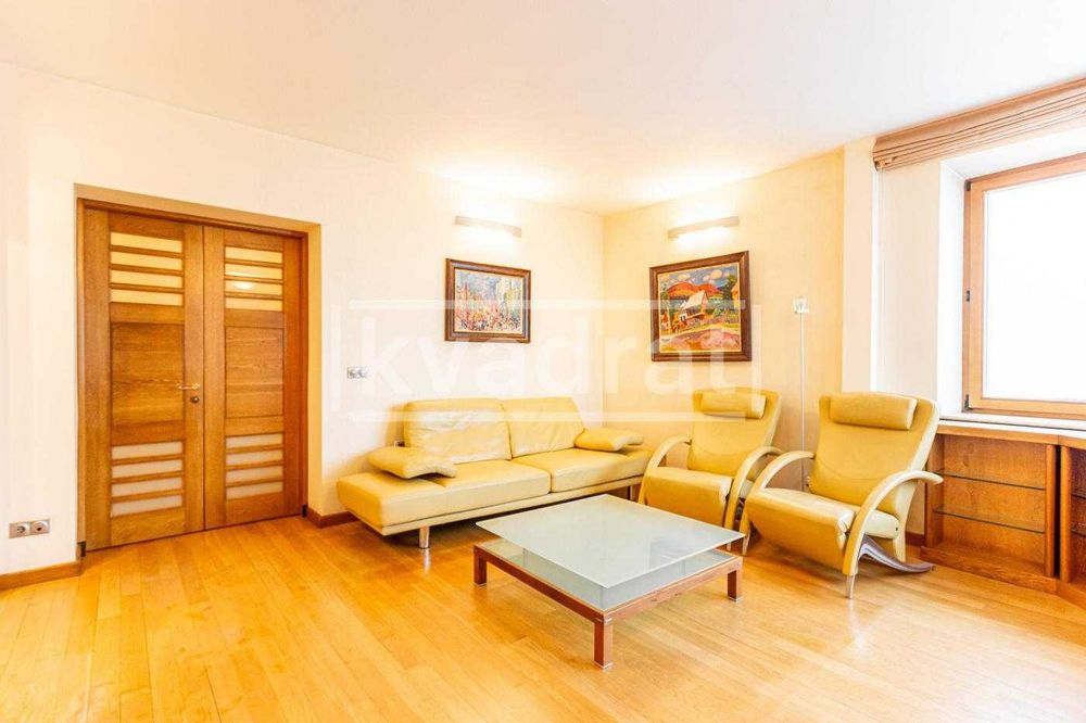 ТЕРМІНОВО ! Без комісії ВАМ % Продаж 3к квартири 120м2 вулиця Хрещатик 4 Шевченківський район центр міста Київ СВІТЛО НЕ ВИМИКАЮТЬ ТРЬОХСТОРОННІЙ ВИД