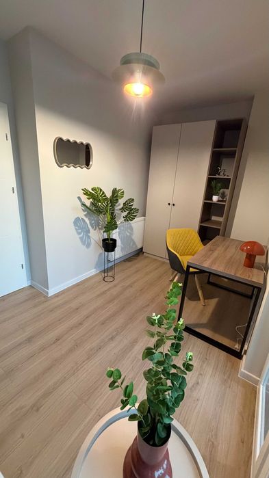 Nowy Duży Pokój w Katowicach w centrum obok spodka z Balkonem , Mega Standard ul. Olimpijska , UŚ WSP UE  , pierwszy najemca Wi-Fi w cenie