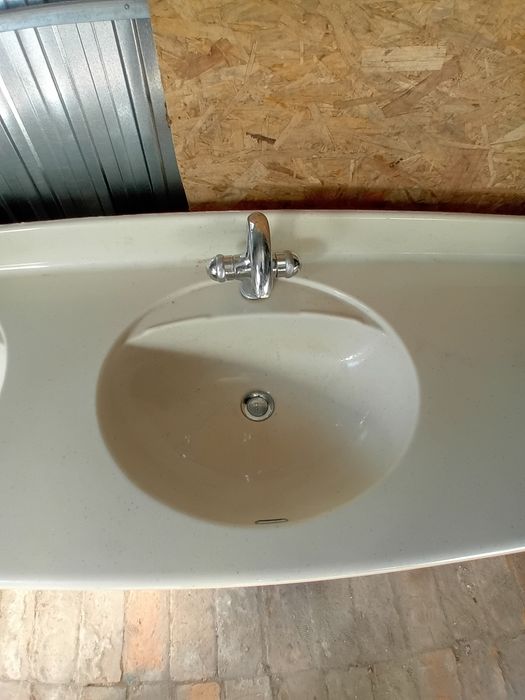 Zestaw do łazienki umywalka baterie szafka