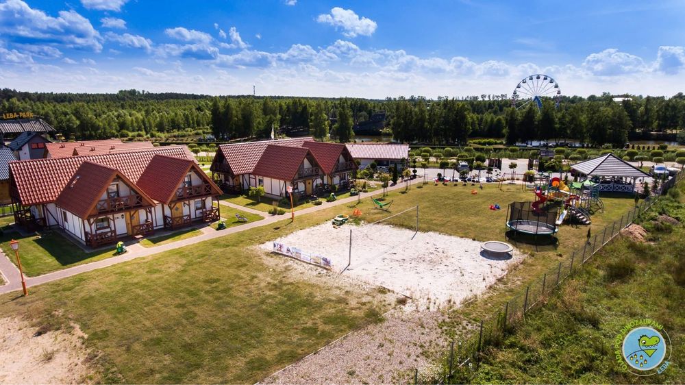 Domki ŁEBA Osada Pod Dinozaurami Nowecin piętrowe 55 m2  z klimatyzacją, ogrzewane | Teren 5000m2, plac zabaw, boisko, silownia zewnetrzna, DINOZAURY
