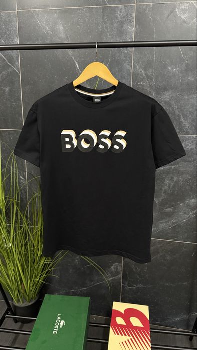 Оригнілаьна нова чоловіча футболка Boss