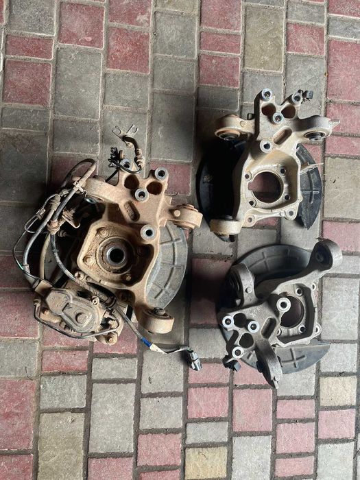 Цапфа задня Jeep Cherokee KL 2014-2018 trailhawk 05090071AC 05090070AC