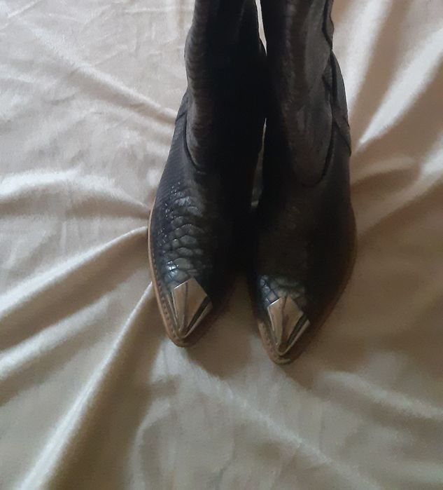 Carinii Kowbojki skóra węża 38