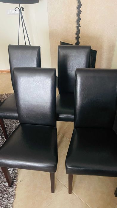 Conjunto de 4 cadeiras em pele castanha/preta – ótimo estado