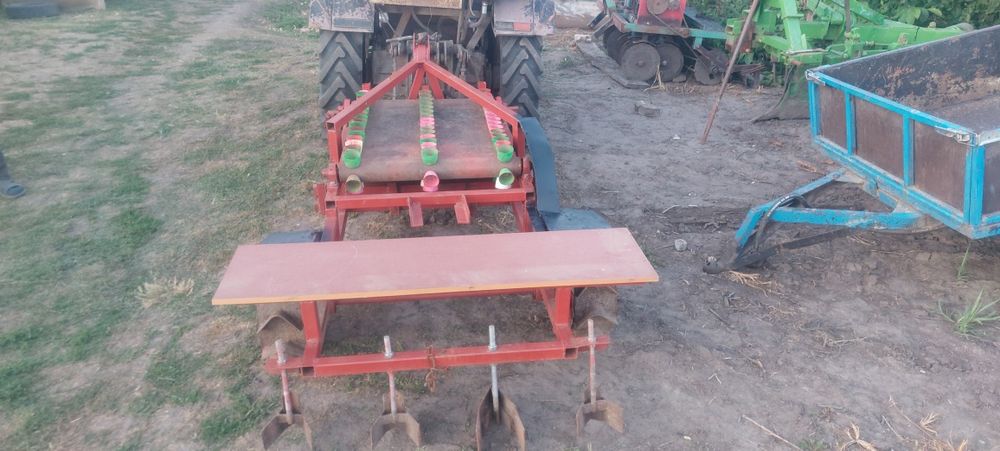 Продам часнико саджалку 3 рядну