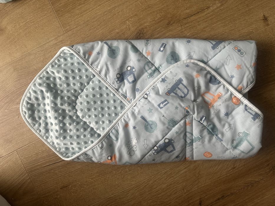 Rożek kocyk otulacz auta autka nowy