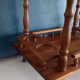 Carrinho de chá/bar antigo em madeira nobre com rodas e pega #