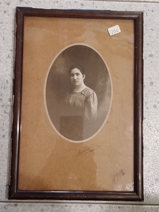 Fotos antiga a preto e branco já emolduradas