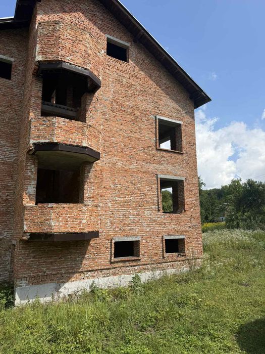Продам будинок із земельною ділянкою