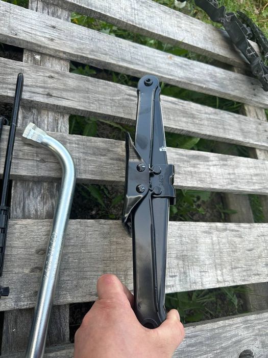 Домкрат Volkswagen ID.3 оригінальний, новий з ключем