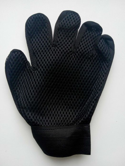 Рукавичка для вичісування шерсті True Touch — масаж, наложка