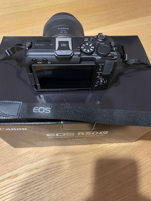 Canon EOS R50V 24.2MP + Lente RF-S 14-30mm