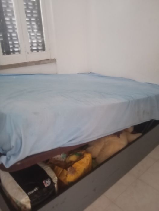Cama Queen  baú em bom estado