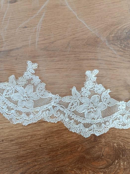 Długi ślubny welon