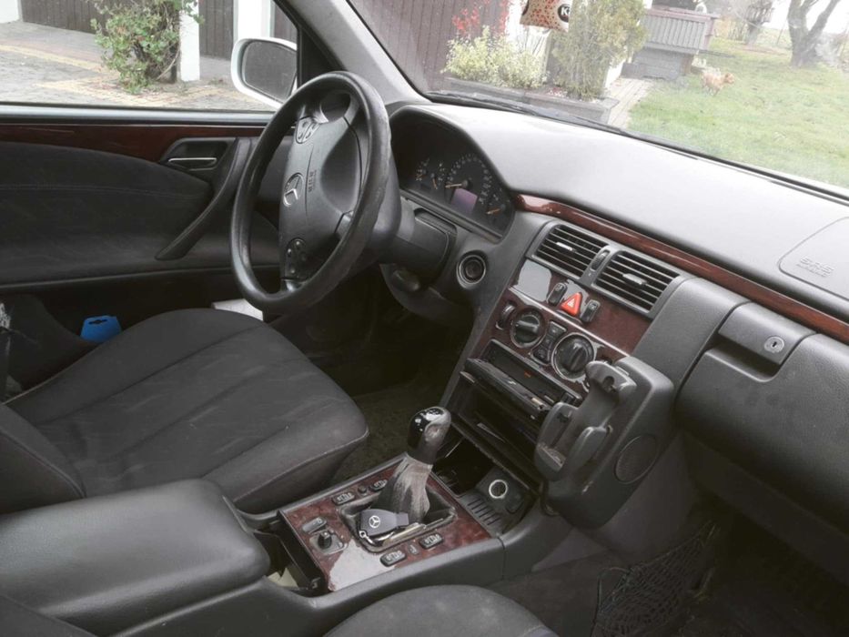 Mercedes-BENZ E 210 CDI