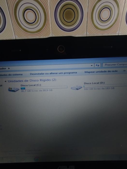 Vendo este computador pequeno a trabalhar junto vai a mala