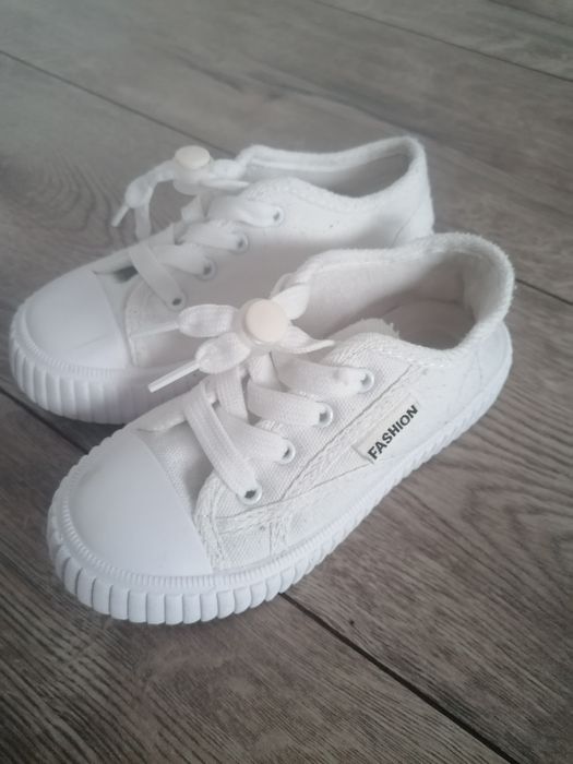 Białe trampki dziewczęce