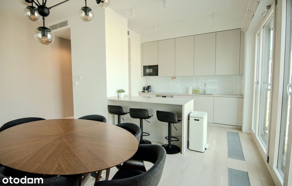 Czteropokojowy apartament w Mennica Residence