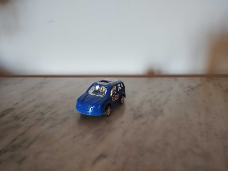 Carro de plástico colecionável.