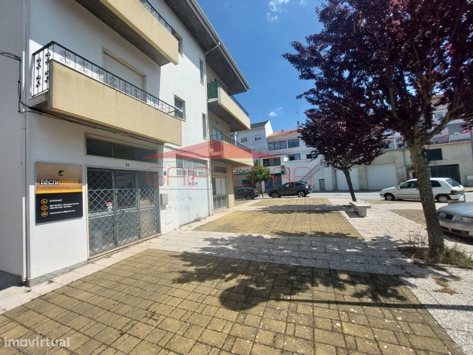 Armazém com 400 m2 junto ao Pingo Doce da Guarda Gare
