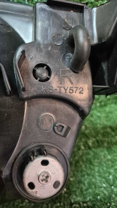 Otica Farol Direito Toyota Corolla E11 Hatchback 1997 a 2000 Ref. KS.TY572R NOVO