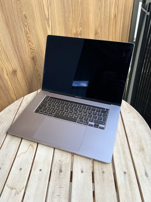 MacBook Pro 16” 2019 (i7-9750H, 16 GB RAM)