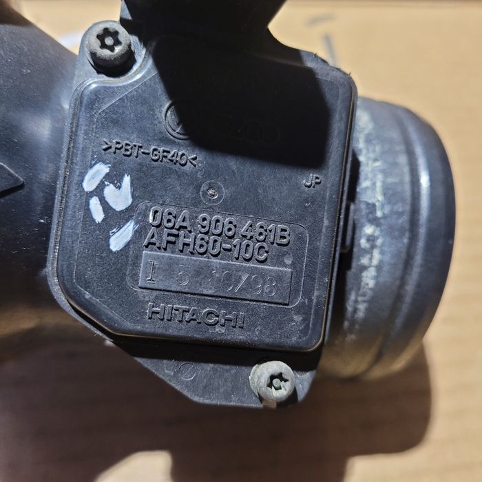 Przepływomierz masowy powietrza Hitachi vw golf IV Audi A3 8L 1.6SR
