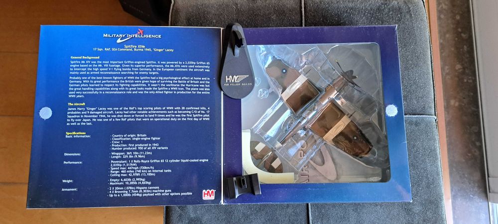 Avião da Hobby Master Spitfire XIVe Burma "Ginger" Lacey escala 1:48