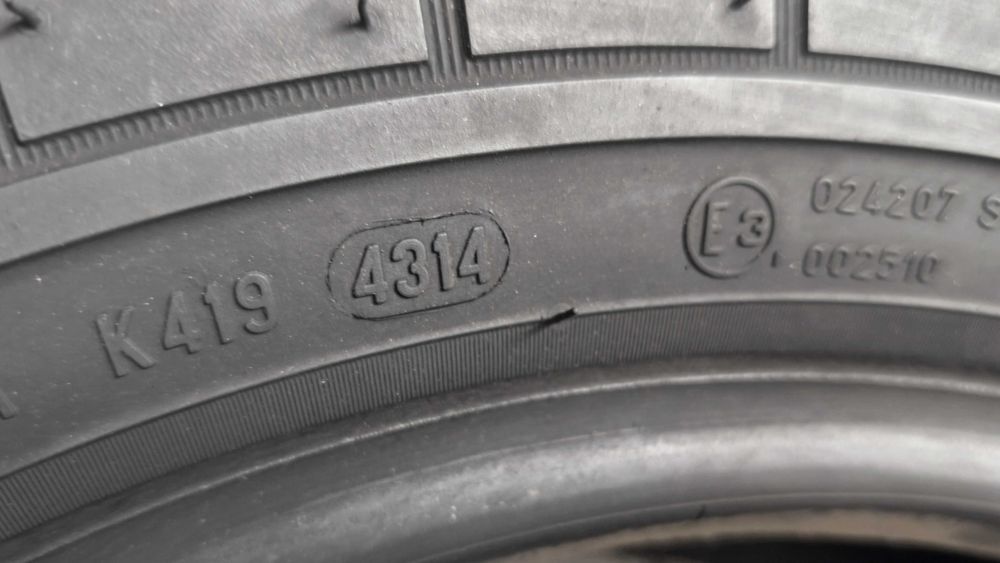 Шини б/в 235.65.16с пара Pirelli