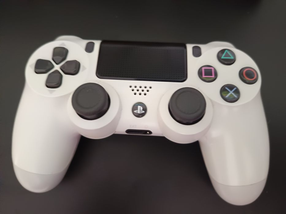 PlayStation 4 / Megadrive II / Game Boy Color e jogos
Valor apresentad