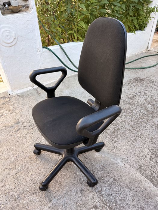 Cadeira de Escritório Ergonómica Preta com Rodas
