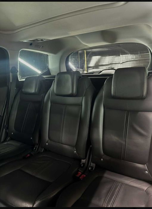Автомобіль Peugeot 5008.