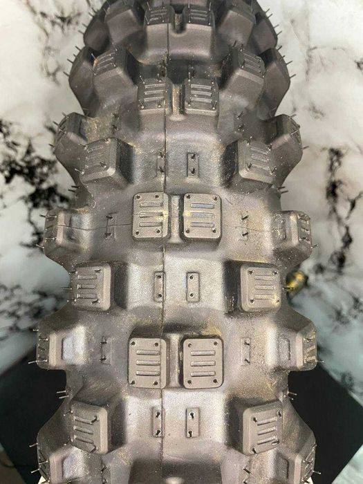 Шина Michelin Tracker 120/90 R18 – готова до будь-яких доріг!