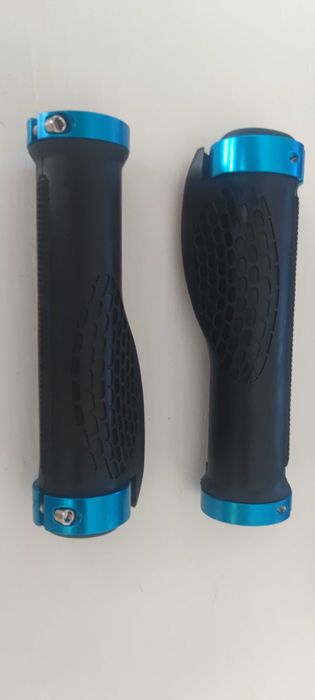 Gripy,uchwyty,raczki BL/BLU,guma,L+P,130/22,2xALU,rower,hulajnoga