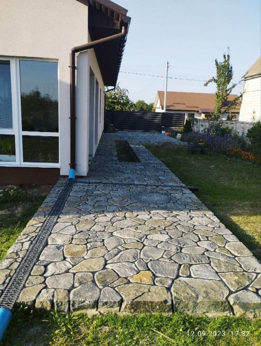 Кладка буту та цегли,фундамент і забори.