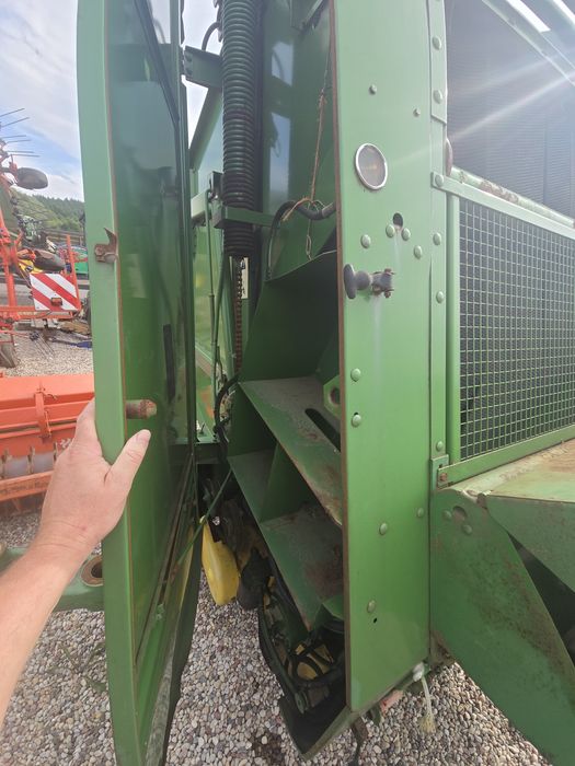 Prasa rolująca John Deere