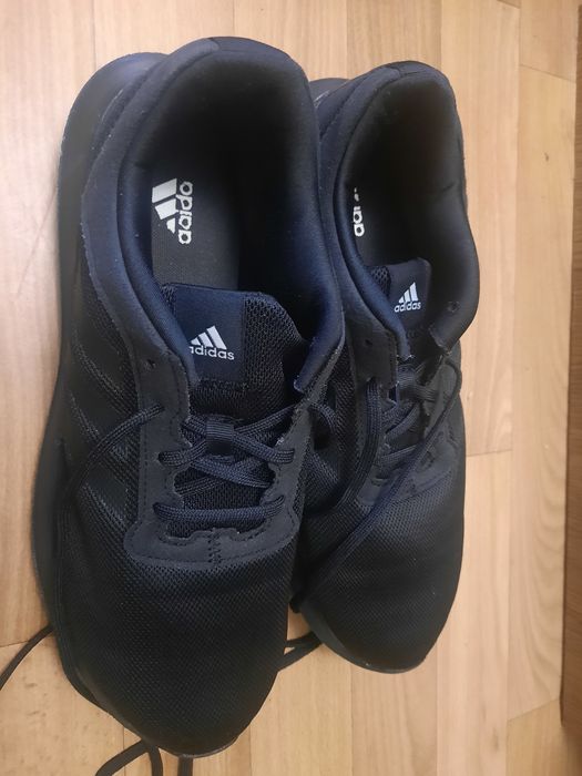 Кроссовки Adidas.  Размер UK 9. Обувь для спорта.