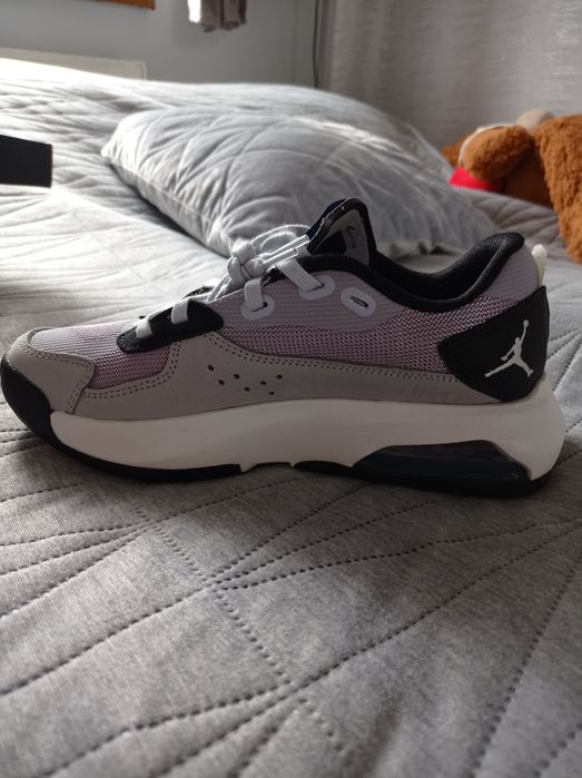 Nike WMNS Jordan air 200E