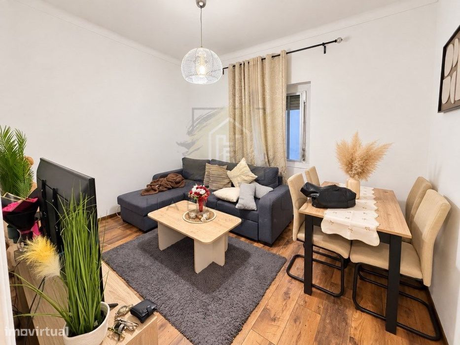Apartamento T1 para Arrendamento - Rua Mouzinho de Albuquerque