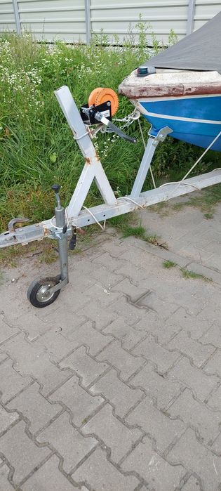 Motorówka 35 kM na rozrusznik, plus przyczepka.
