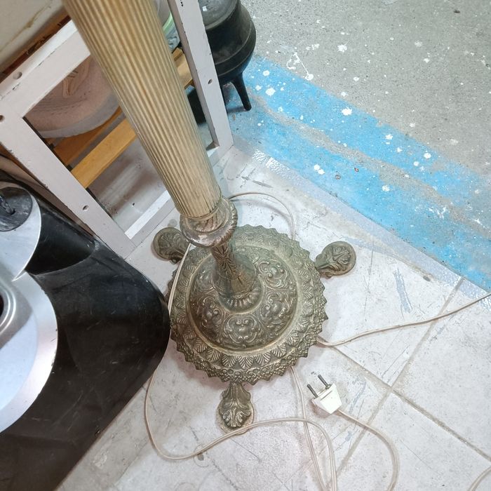 Candeeiro de pé  grande estilo antigo